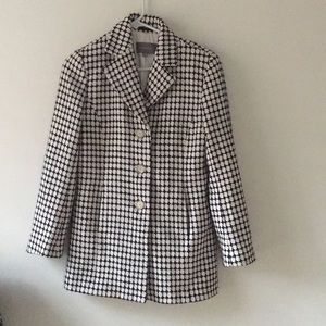 Ann Taylor. Size small. Jacket/blazer.